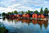 Porvoo (Borg), gli antichi magazzini rosso ruggine allineati lungo le rive del fiume Porvoonjoki, vera icona della citt.  